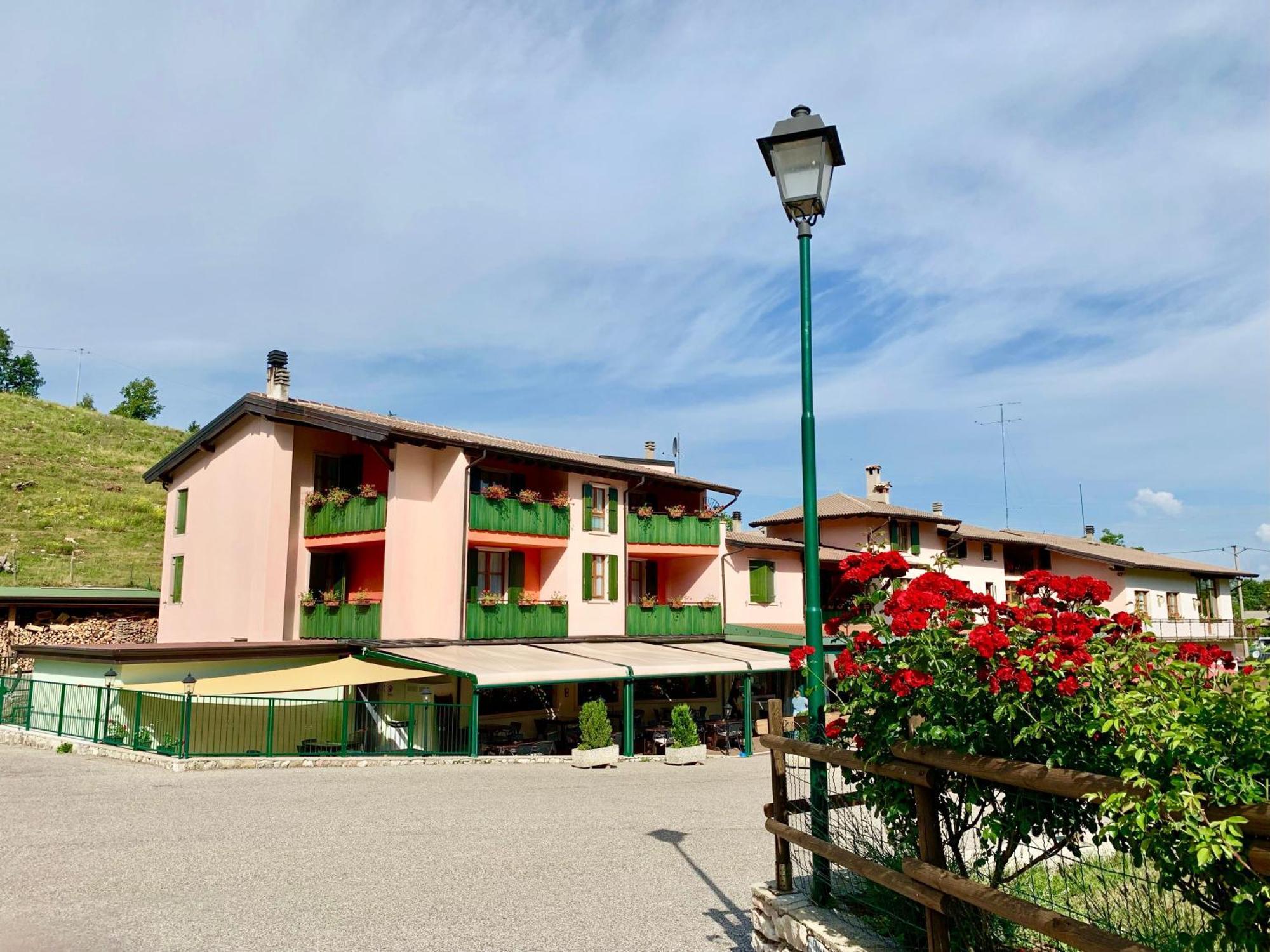 Hotel Edelweiss San Zeno di Montagna Eksteriør billede